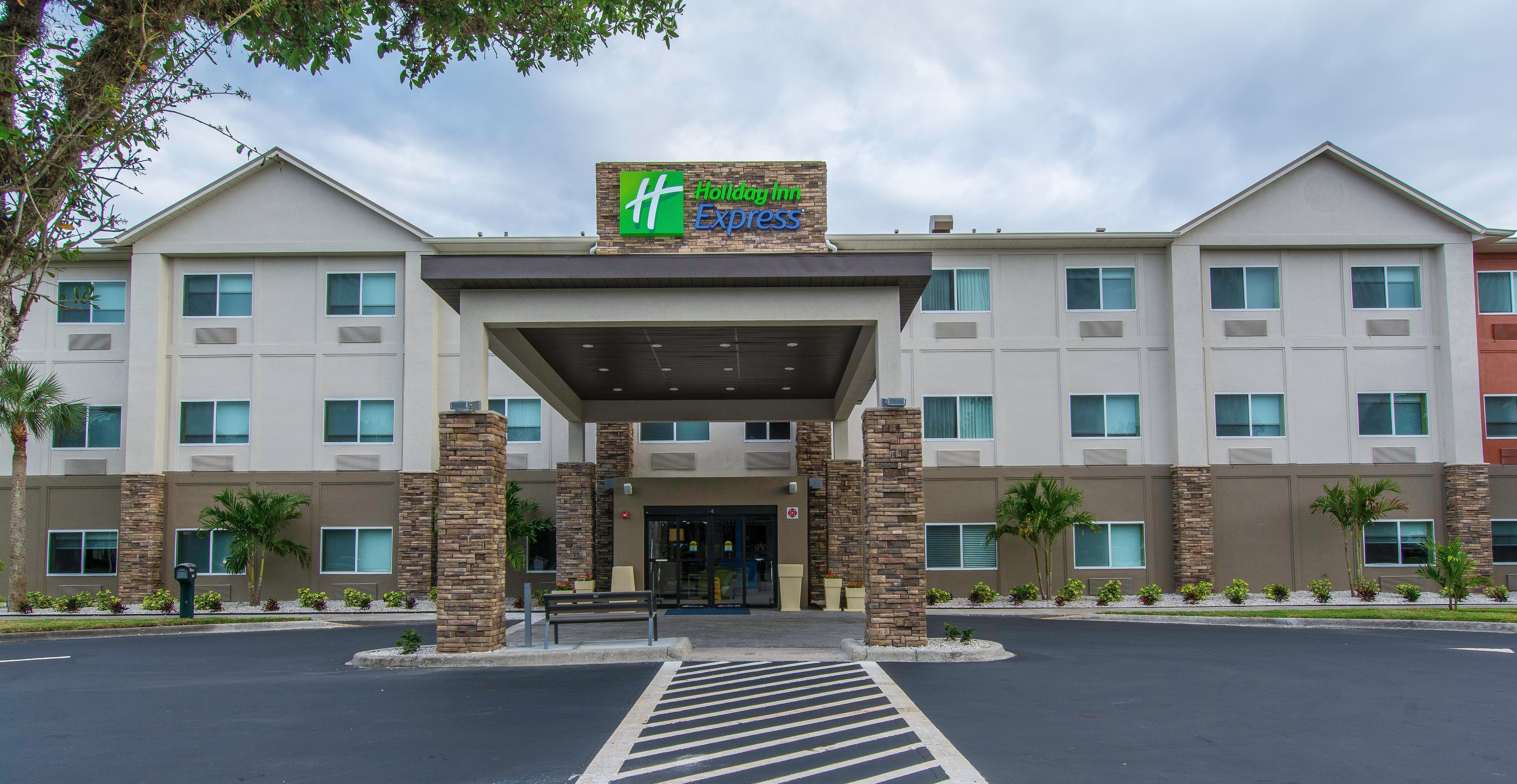 Holiday Inn Express - Naples South - I-75, An Ihg Hotel Exterior photo