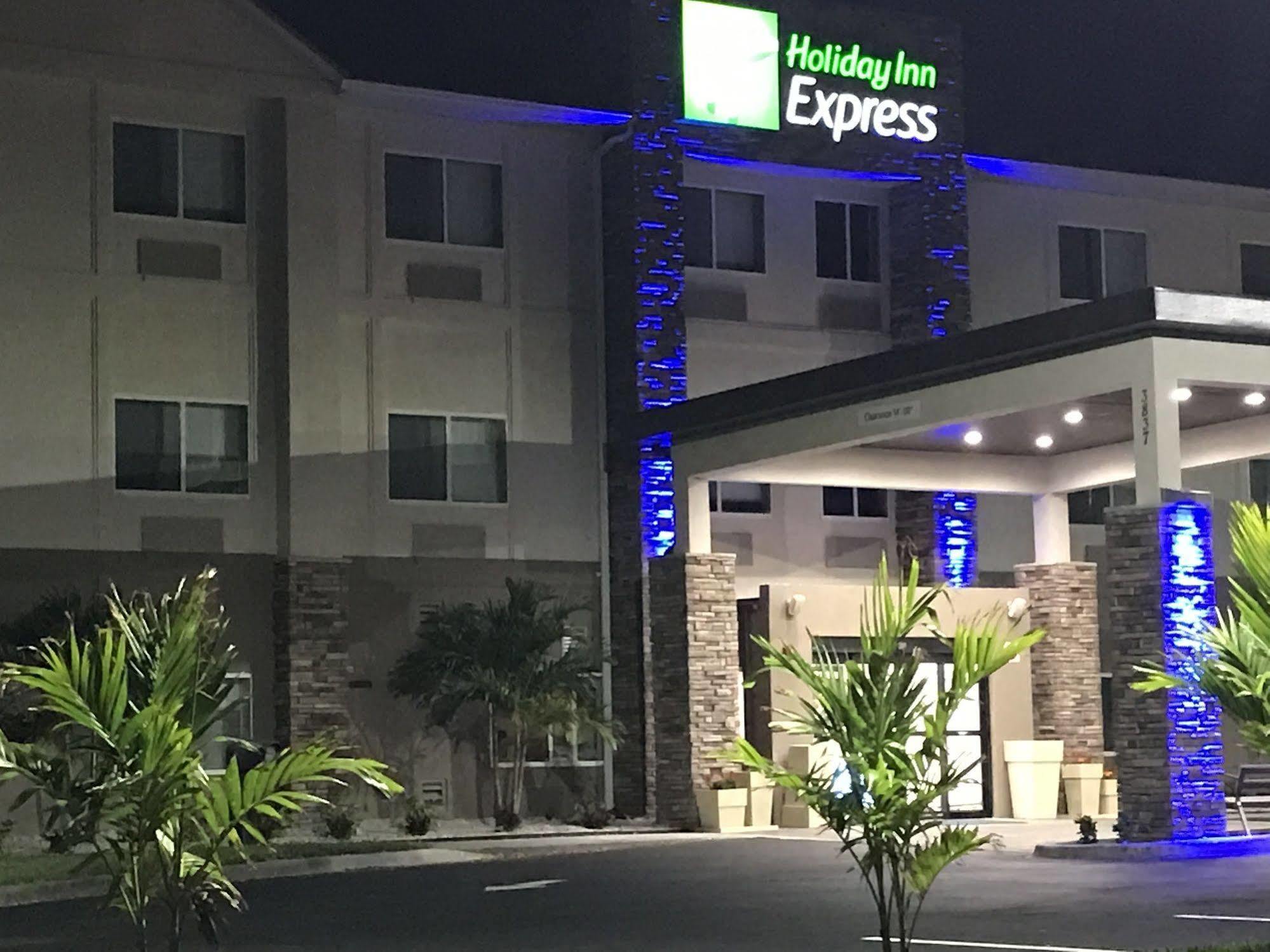 Holiday Inn Express - Naples South - I-75, An Ihg Hotel Exterior photo