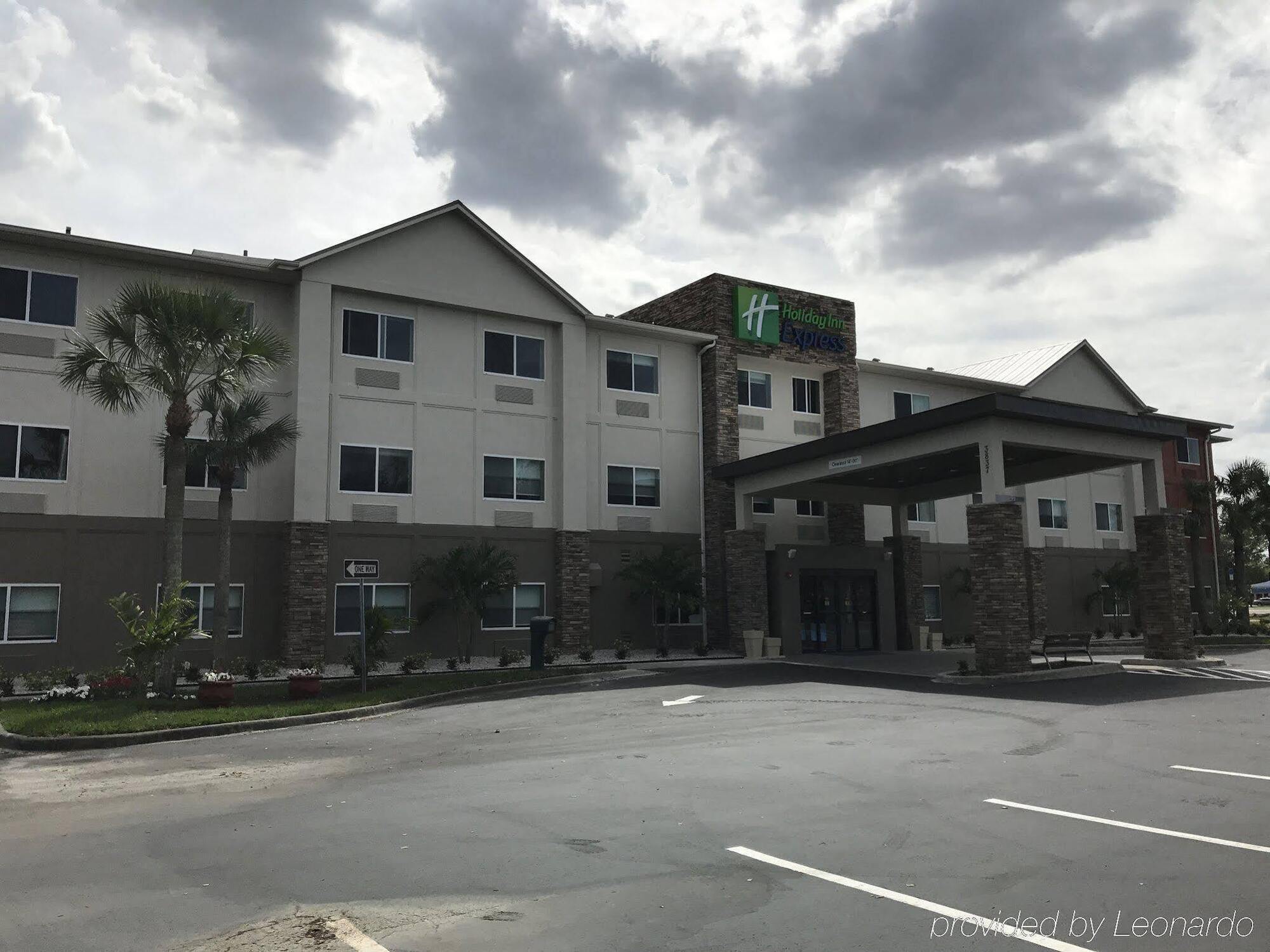 Holiday Inn Express - Naples South - I-75 By Ihg Golden Gate Exterior photo