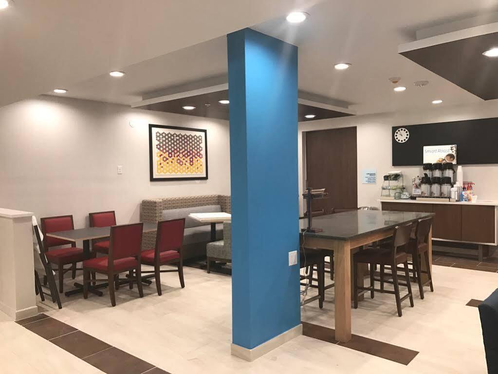 Holiday Inn Express - Naples South - I-75 By Ihg Golden Gate Exterior photo